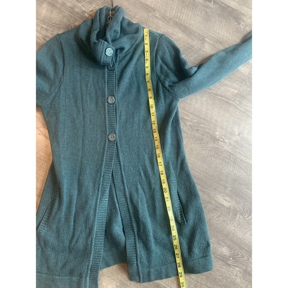 Woolrich Green Cardigan Sweater Womens Petite Medium Unique 3 Button Closure. - Picture 12 of 13